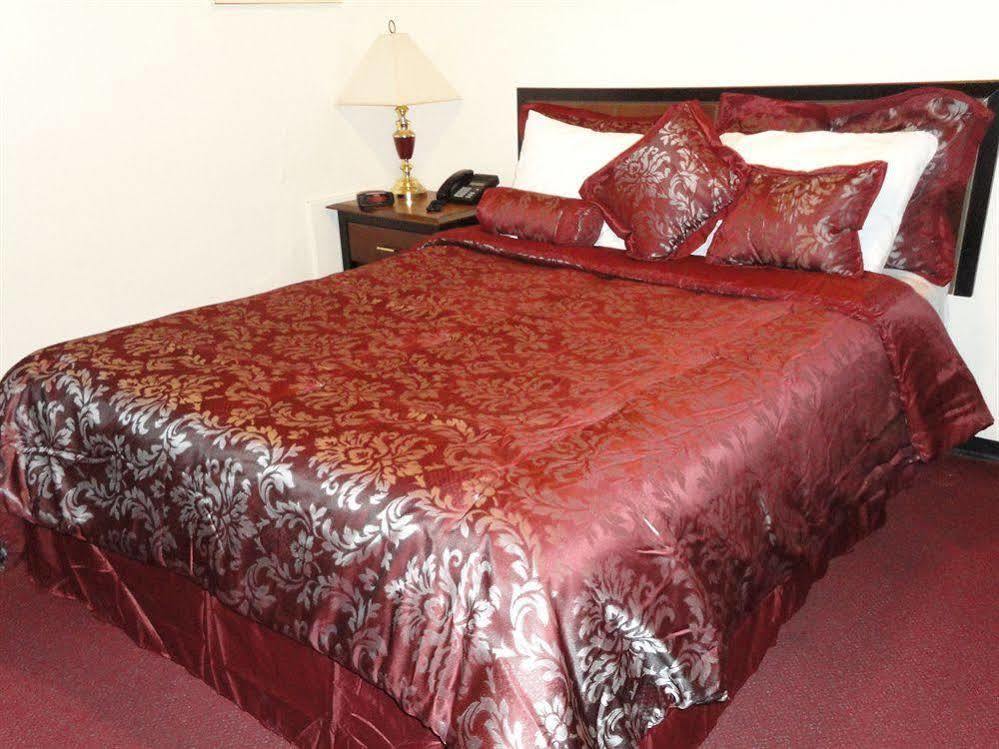 Imperial Fireside Inn Съдбъри Екстериор снимка