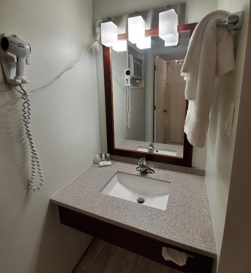 Imperial Fireside Inn Съдбъри Екстериор снимка